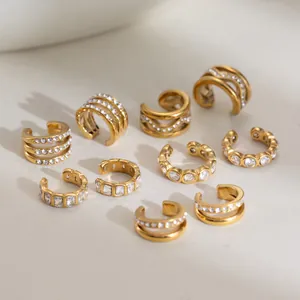 Auswahl an 18k vergoldeten Edelstahl-Ohrklemmen mit funkelnden Zirkoniasteinen.