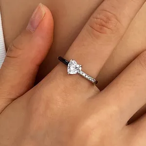Elegant heart-shaped zircon ring featuring a unique black and silver split band design