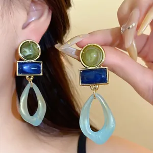 Boucles d'oreilles pendantes géométriques rétro en acrylique au fini marbré coloré