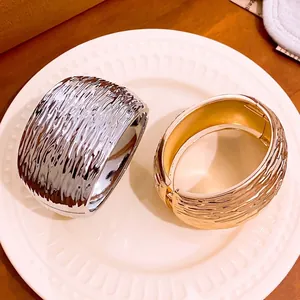 Women European Style Alloy Wrinkled Texture Bangle Gold Silver Plated Wide Hinged Bracelet Fashion Statement Hand Jewelry Jewelry Accessory