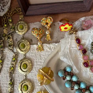 Vintage 14k vergulde sieradenset met hartjes oorbellen en kettingen in retrostijl