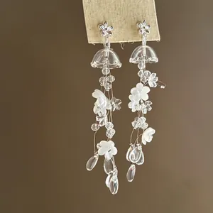 Boucles d'Oreilles Muguet Élégantes Style Français Fleurs en Verre Transparentes Pompon Avec Tige en Argent Bijoux Femme