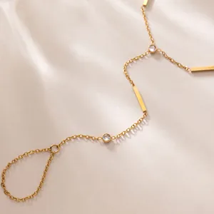 Bracelet de doigt élégant en acier inoxydable plaqué or 18k avec zircon et barre