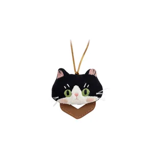 Collier pendentif chat mignon en tissu brodé avec accent coeur en cuir pour femmes et filles