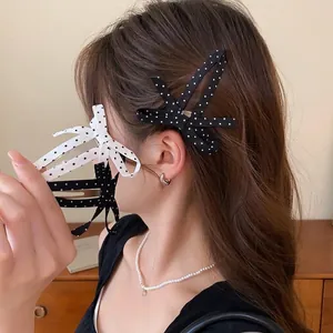 Elegante Koreaanse stoffen haarklem met polkadots voor een dagelijkse damesmode.