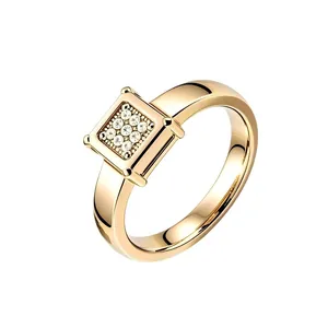 Elegante anello in acciaio inossidabile oro rosa con pavé di cristalli quadrati per coppie