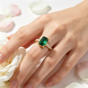 Franse Luxe Vier-Klauw Rechthoekige Zirconia Ring Titaniumstaal Half Pavé Diamant Ontwerp Vrouwen Mode Vingerring Sieraden Cadeau