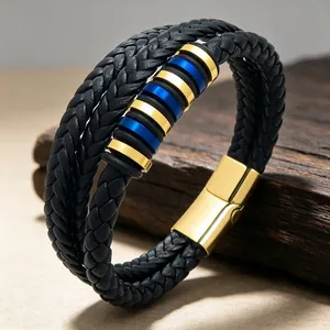 Vue détaillée d'un bracelet en cuir tressé double couche pour homme avec accents bleu et or