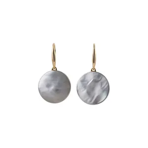 Elegante graue Muschel-Ohrhänger mit Goldhaken für Damen