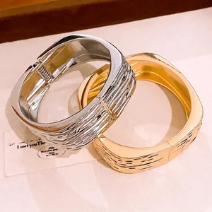 Strukturierter Quadratischer Armreif Für Damen Gold Silber Überzogene Legierung Übertriebenes Mode Armband Personalisiertes Schmuckstück