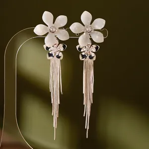Luxueuses Boucles d'Oreilles Pendantes Fleurs Zirconia Pour Femmes Élégante Tige en Argent Boucles d'Oreilles à Franges Longue Chaîne