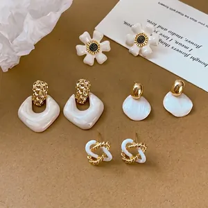 Luxe Legering Bloem Oorknopjes Met Zilveren Oorsteker Emaille Oliedruppel Geometrische Opengewerkte Oorbellen Voor Dames Niche Sieraden