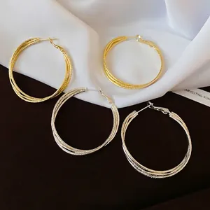 Elegante dreilagig gedrehte Metall-Creolen in Gold und Silber mit hochwertigen Silbernadeln