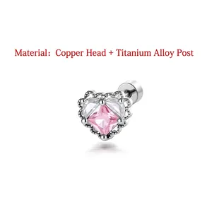 Clou d'oreille cœur rose avec bordure en dentelle et tige en titane pour cartilage