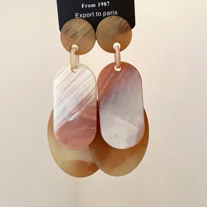 Hochwertige Acryl-Ohrhänger mit Marmor-Effekt und Silbernadeln für modische Damen