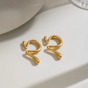 Bague d'Oreille Courbe Liquide Acier Inoxydable Plaqué Or 18K Clip d'Oreille Irrégulier Sans Perçage Femme Bijoux de Mode
