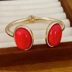 Vintage Legierung Vergoldet Armreif Oval Roter Stein Marmor Textur Armband Übertriebene Mode Luxus Schmuck Für Damen