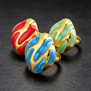 Anillo de Acero de Titanio Chapado en Oro Esmalte Estilo Europeo Patrón Abstracto Fluido Banda Curva Geométrica Joyería Mujer