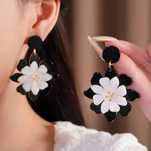 French Vintage Acrylic Flower Stud Earrings with Silver Post Large Contrast Color Statement Alloy Floral Earrings for Women Party Jewelry