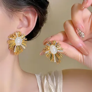18K Vergoldet Vintage Oval Künstliche Perle Strahlen Sonnenblume Ohrstecker Und Ring Für Damen Modeschmuck