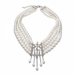 Élégant collier de perles blanches multi-rangs avec un pendentif géométrique en cristal