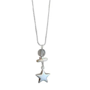 Collar minimalista plateado con colgante de estrella mate y cuentas para mujer