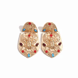 Pendientes estilo escarabajo egipcio vintage dorado con cuentas de acrílico de colores