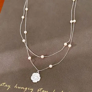 Collar con Colgante de Flor de Camelia de Cobre y Circonia de Doble Capa Cadena de Clavícula de Perla Artificial Elegante para Joyería de Mujer