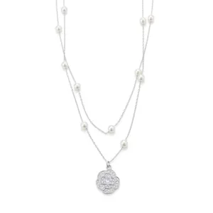 Elegante collar de plata de doble capa con perlas blancas y colgante de camelia