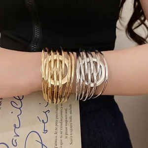 Mode Bracelet Enveloppant Multi-couches Alliage Cuir PU Géométrique Rond Fermoir Magnétique Chaîne à Main Bijoux Commute Femme