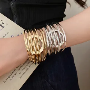 Bracelet manchette multicouche en métal doré et argenté pour femme au design moderne