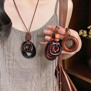 Collar con Colgante de Madera y Resina Étnico Vintage para Mujer Hecho a Mano Cuerda de Cuero Cadena de Suéter Joyería Geométrica Regalo Accesorio Diario