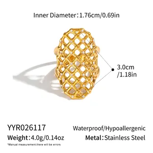 Makroansicht mit Abmessungen und Gewicht für diesen 18K vergoldeten Edelstahlring.