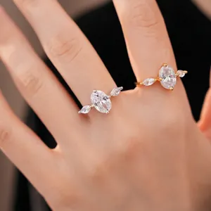 Eleganter 18k vergoldeter offener Ring mit funkelnden Zirkonsteinen im Marquise-Schliff