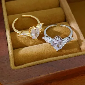 Elegante 18k vergoldete offene Ringe mit ovalem Zirkonia in einer edlen Samtbox