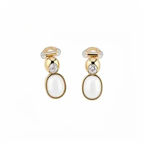 Élégantes boucles d'oreilles à clip ovales en nacre et zircon plaqué or 18 carats rétro