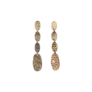 Boucles d'oreilles pendantes ovales texturées dorées avec finition martelée étagée