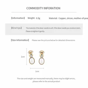 Spécifications des boucles d'oreilles clips en nacre et zircon plaqué or 18 carats.