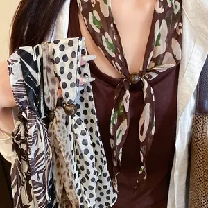 Foulard en soie floral vintage avec perles pour femme, accessoire de cou élégant