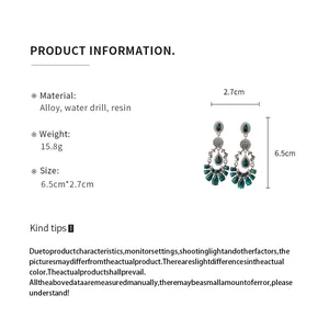 Fiche technique pour boucles d'oreilles vintage goutte vert émeraude de style cour.