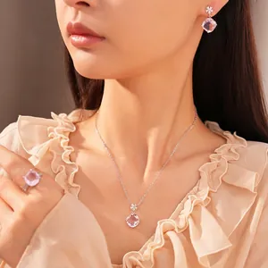 Elegante sieradenset met roze zirkoon bloem halsketting en oorbellen
