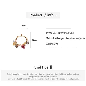Gedetailleerde productinfo voor hart- en aardbei-bedelarmband met materiaal en maat.