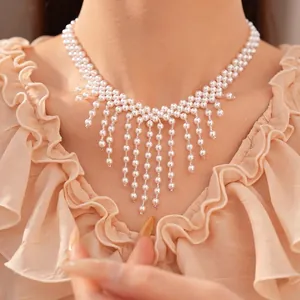 Paleisstijl parel franje ketting met rond kralenontwerp voor een vintage elegante look.