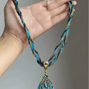 Collier Pendentif Goutte d'eau Style Ethnique pour Femmes Vintage Verre Strass Incrusté Chaîne de Clavicule en Corde Tissée à Double Couche Bijoux