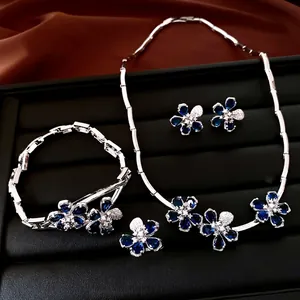 Elegante conjunto de joyas flores de circón azul con collar, pulsera, anillo y pendientes