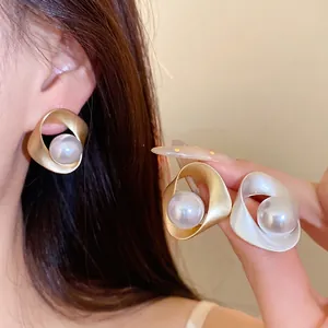 Geometrische Legering Kunstparel Oorknopjes Met Zilveren Oorsteker Voor Vrouwen Elegante Mode Forens Sieraden Oorbel