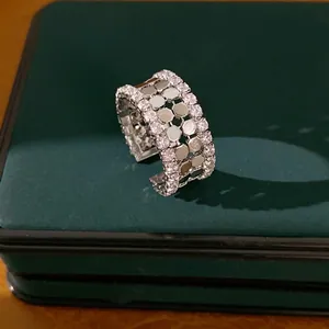 14K vergoldeter offener Ring mit Zirkonia-Doppelreihe und Wabenmuster