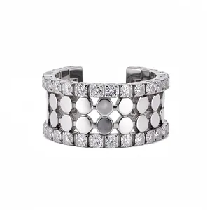Luxuriöser 14K vergoldeter offener Ring mit doppellagigen Zirkonia und Metallscheiben