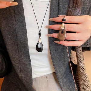 Collier Pendentif Goutte d'Eau Style Coréen Luxe Léger Acrylique Grain de Bois Longue Chaîne de Pull en Corde de Cuir Bijoux Femme
