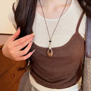 Collier élégant avec pendentif goutte d'eau et cordon en cuir marron style coréen